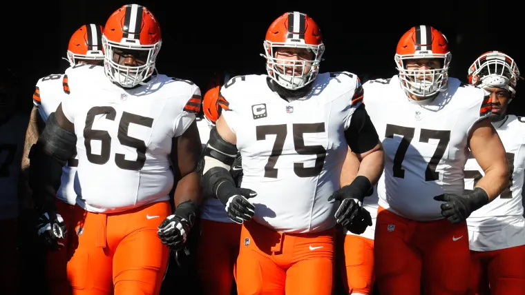 Denver Broncos predicted to be buyers, add 7-time Pro-Bowl guard before trade deadline